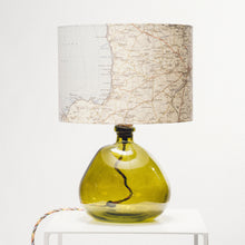 Llwythwch y ddelwedd i wyliwr yr Oriel, Lamp Gwydr Gwyrdd Wedi'i Ail-gylchu - efo lampshêd drwm hen fap