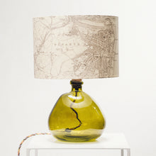 Llwythwch y ddelwedd i wyliwr yr Oriel, Lamp Gwydr Gwyrdd Wedi'i Ail-gylchu - efo lampshêd drwm hen fap